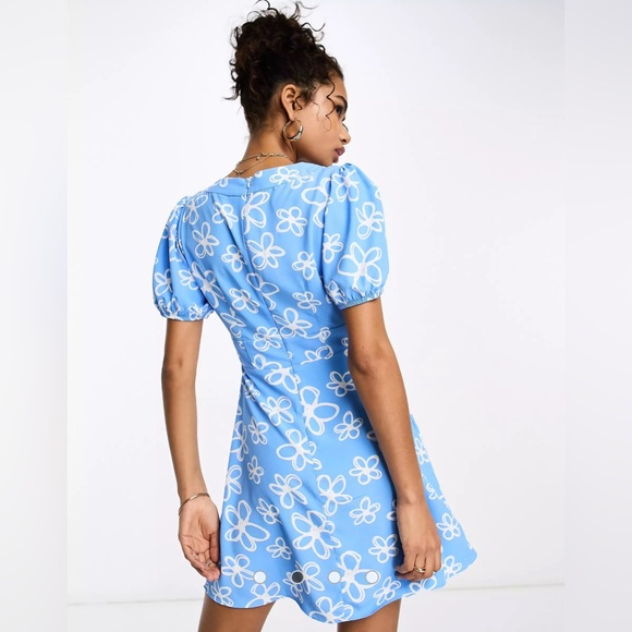Glamorous corset front puff sleeve mini shift dress in blue scribble from ASOS - Picture 2 of 5